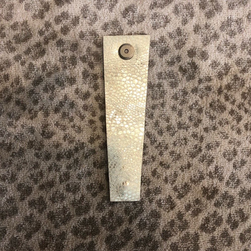 gold cuff - Picture 2 of 2